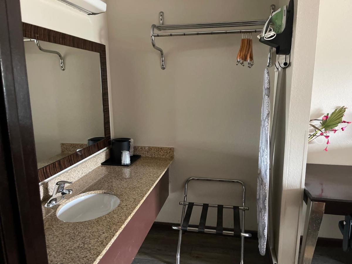 Royal Inn&Suites Mountain Grove Bagian luar foto