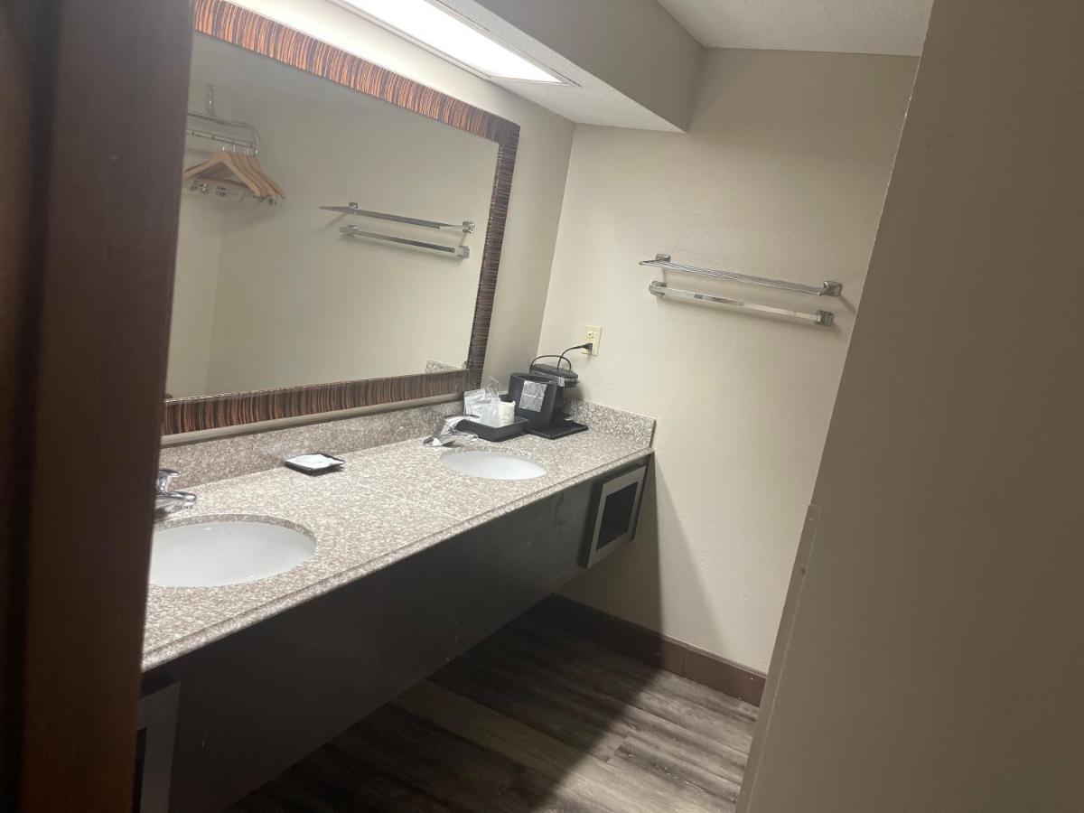 Royal Inn&Suites Mountain Grove Bagian luar foto