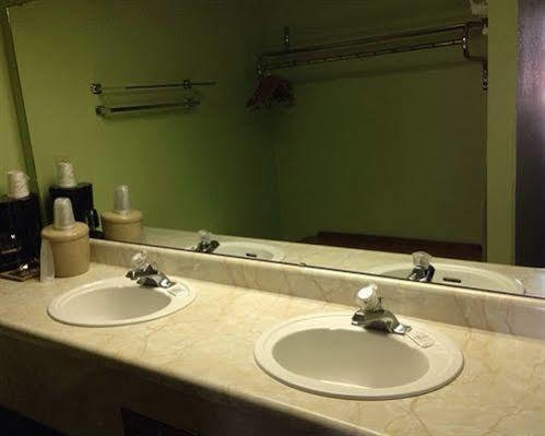 Royal Inn&Suites Mountain Grove Bagian luar foto